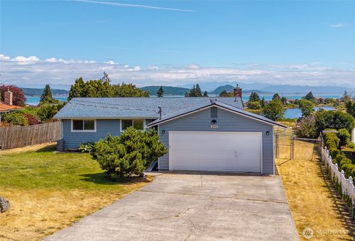 699 Maplewood Loop, Oak Harbor, WA, 98277-7714 | Card Image