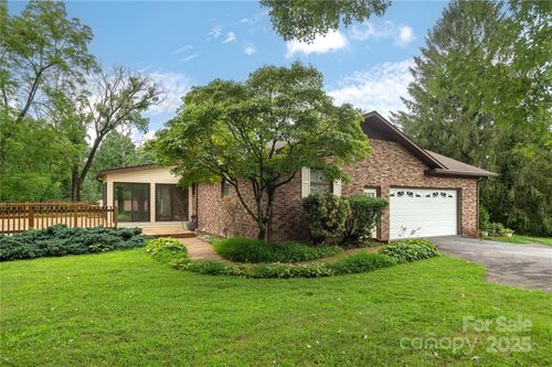 27 Country Rd, Hendersonville, NC, 28791-8601 | Card Image