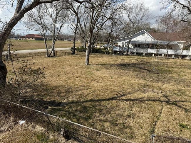 1001 N Bayshore Dr, Home with 0 bedrooms, 0 bathrooms and null parking in La Porte TX | Image 5