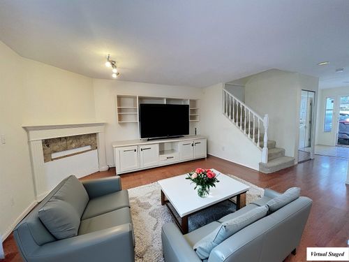 {{alt}} | Card Image