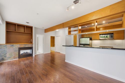 318-560 Raven Woods Dr, North Vancouver, BC, V7G2T3 | Card Image