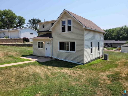 241 Nidaros Ave, Baltic, SD, 57003-3008 | Card Image