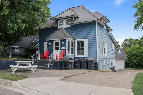 211 Wells St, South Haven, MI, 49090-1033 | Card Image