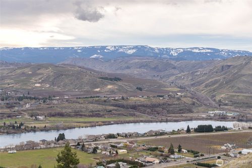 3203 10th St Se, East Wenatchee, WA, 98802-9340 | Card Image