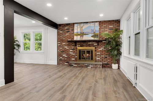 136 Harriman Rd, Mount Kisco, NY, 10549-4718 | Card Image