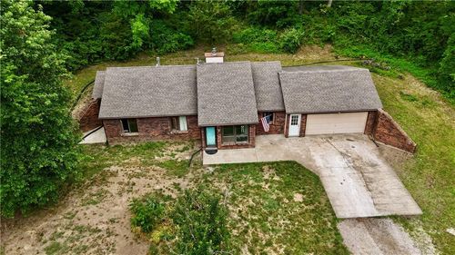 684 N 1474 Rd, Lawrence, KS, 66049-9185 | Card Image
