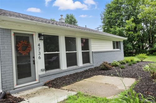4736 Summerhill Dr, Clarkston, MI, 48346-3682 | Card Image