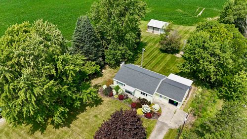 12490 Brady Rd, Chesaning, MI, 48616-9561 | Card Image