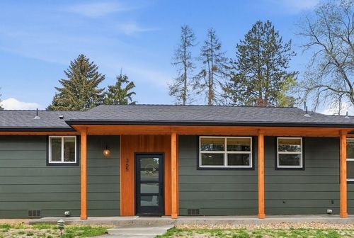 365 Se 5th St, Bend, OR, 97702-1647 | Card Image