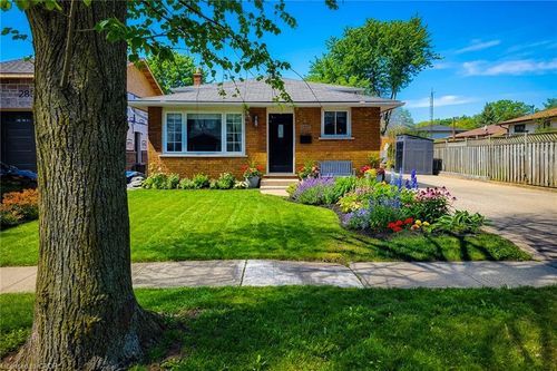 2827 Fredonia Dr, Niagara Falls, ON, L2J3M8 | Card Image