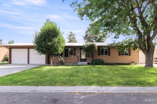 631 E 18th St, Burley, ID, 83318-2613 | Card Image