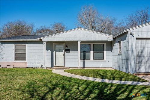 109 Massanet St, Port Lavaca, TX, 77979-2631 | Card Image