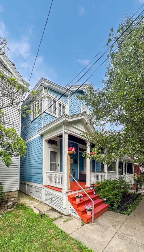 2017 Greenup St, Covington, KY, 41014-1252 | Card Image
