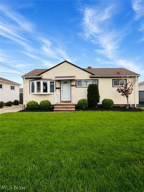 15546 Hummel Rd, Brook Park, OH, 44142-1949 | Card Image