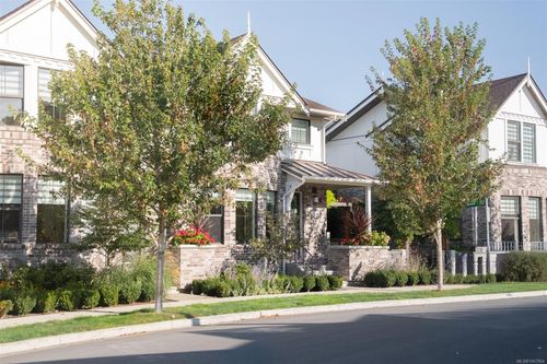 1048 Pentrelew Pl, Victoria, BC, V8V4J4 | Card Image