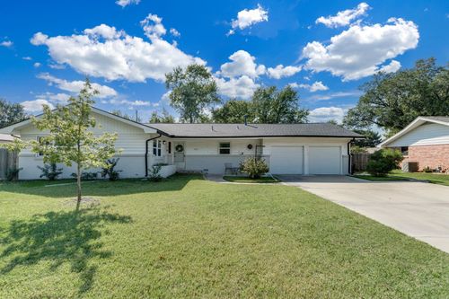 4261 Auburn St, Bel Aire, KS, 67220-1801 | Card Image