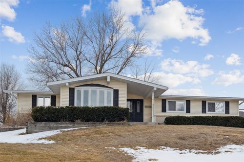 2135 Country Club Dr, Grinnell, IA, 50112-1135 | Card Image