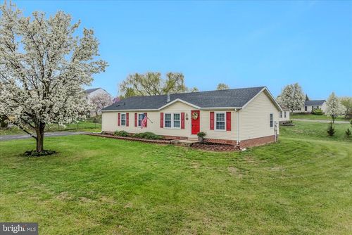 16 Longbranch Dr, MARTINSBURG, WV, 25405-8980 | Card Image