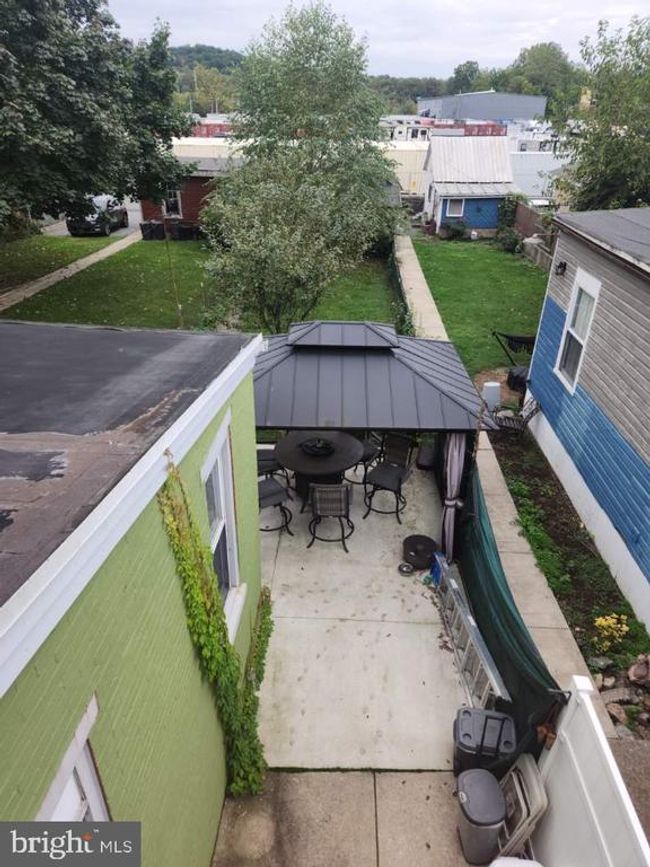 220 S 3 Rd St, Townhouse with 3 bedrooms, 2 bathrooms and null parking in HAMBURG PA | Image 4