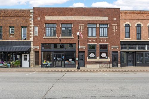 106 E Main St, Anamosa, IA, 52205-1962 | Card Image