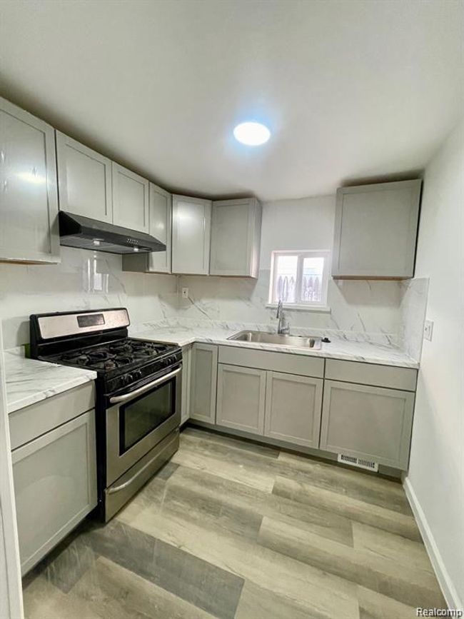 2382 Commor St, House other with 4 bedrooms, 2 bathrooms and null parking in Hamtramck MI | Image 4