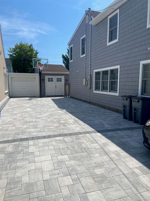 1697 Bay Blvd, Atlantic Beach, NY, 11509-1504 | Card Image