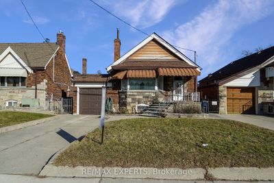 839 Coxwell Ave, House other with 2 bedrooms, 2 bathrooms and 3 parking in East York ON | Image 2