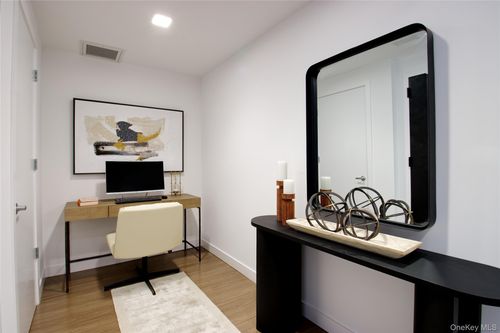 apt-204-333 Warner Ave, Roslyn Heights, NY, 11577-1096 | Card Image