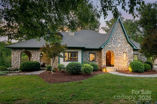 31 Sumner Pl, Asheville, NC, 28804-2833 | Card Image