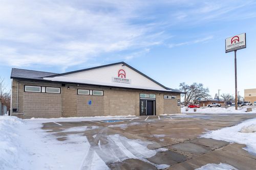 3717 Midway Dr, Cedar Falls, IA, 50613-6277 | Card Image