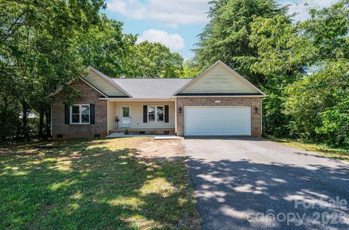 1919 2nd Ave Sw, Hickory, NC, 28602-2268 | Card Image