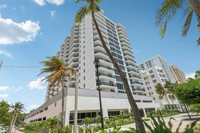 1612 - 2401 Collins Ave, Condo with 1 bedrooms, 1 bathrooms and null parking in Miami Beach FL | Image 3