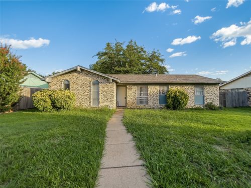 810 Pleasant Valley Rd, Garland, TX, 75040-4835 | Card Image