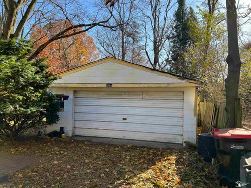 21617 Frazer Ave, Southfield, MI, 48075-3851 | Card Image