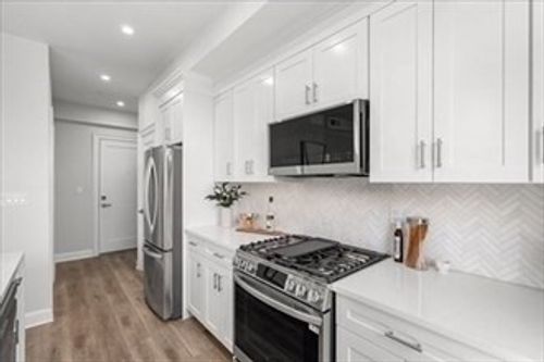 302-260 Elm St, Everett, MA, 02149-5224 | Card Image
