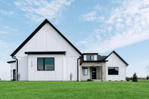 5127 Oak Ridge Ct, Bettendorf, IA, 52722-8260 | Card Image