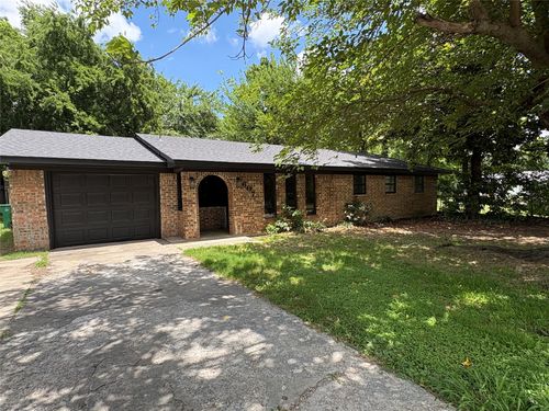 607 S Broad St, Saint Jo, TX, 76265-2164 | Card Image