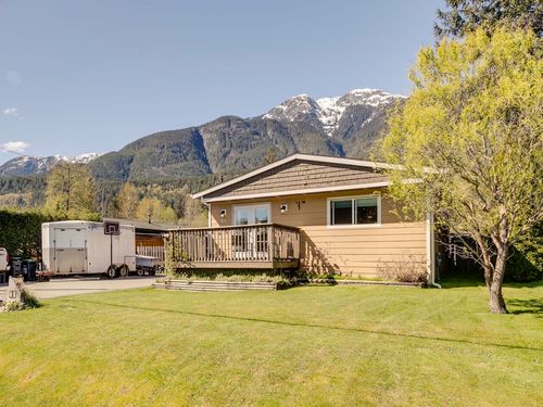 41 Bracken Park Way, Brackendale, BC, V0N1H0 | Card Image