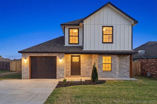 11211 E 122nd Ct N, Collinsville, OK, 74021-5580 | Card Image