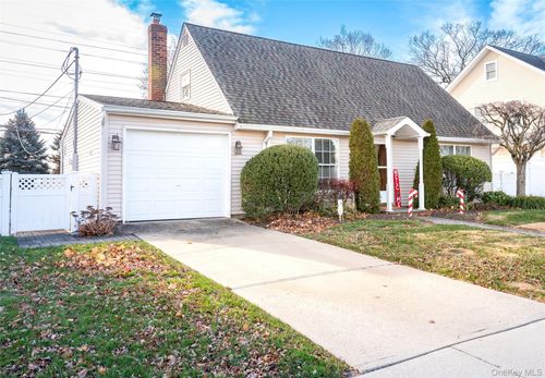 4030 Avoca Ave, Bethpage, NY, 11714-4703 | Card Image