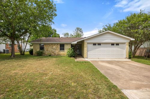 606 Nancy Dr, Glen Rose, TX, 76043-9779 | Card Image