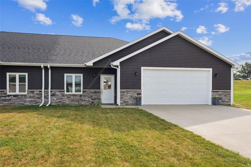 205 N 8th Ave, Sully, IA, 50251-1035 | Card Image