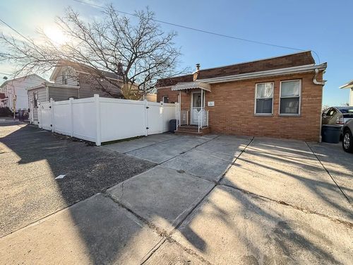 121 Fowler Ave, Jersey City, NJ, 07305-1909 | Card Image