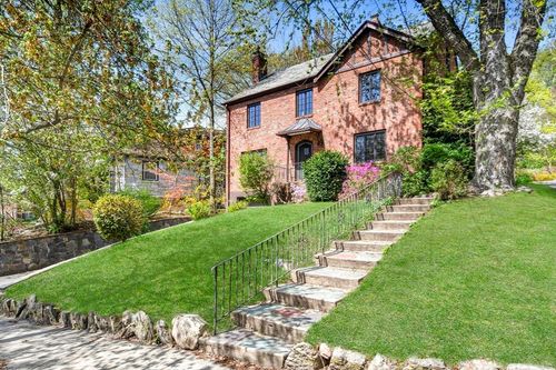 36 Blake Rd, Brookline, MA, 02445-4502 | Card Image