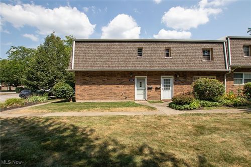 124 Shakespeare Ln, Avon, OH, 44011-1923 | Card Image