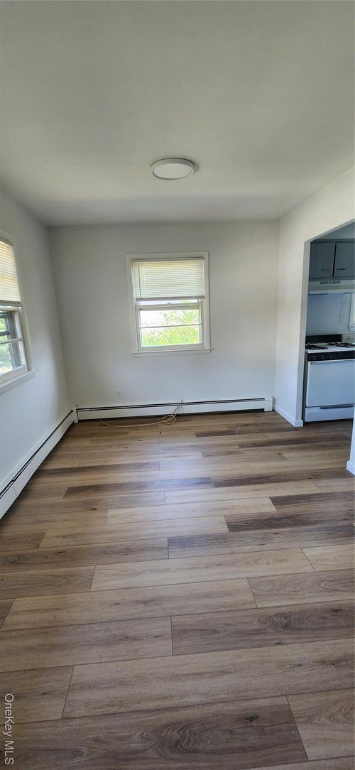 9 Belleview Ave, Port Washington, NY, 11050-3644 | Card Image
