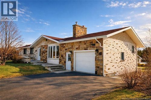 460 Saulnier St E, Tracadie-Sheila, NB, E1X1E3 | Card Image