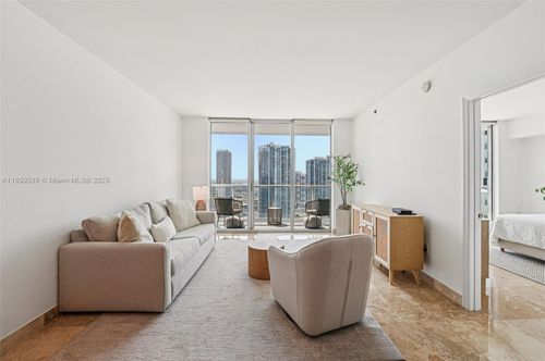 apt-3600-55 Se 6th St, Miami, FL, 33131-2572 | Card Image