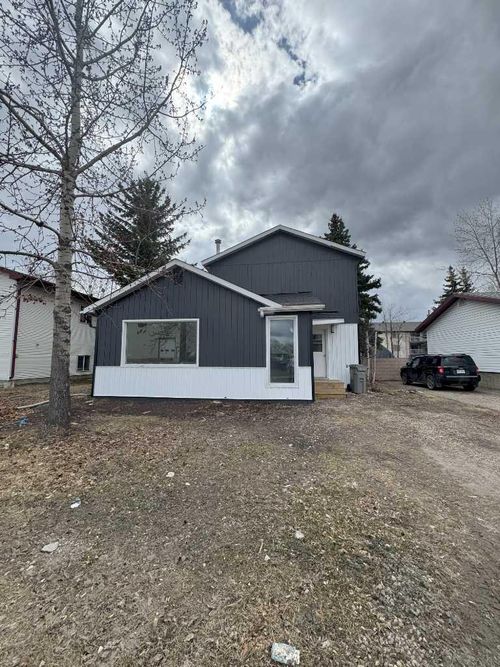 10021 106 Ave, Grande Prairie, AB, T8V1J6 | Card Image