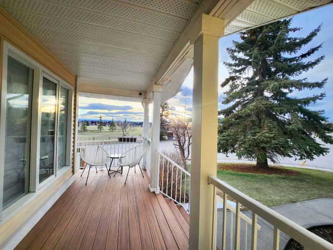 155 Scurfield Place Nw, Home with 4 bedrooms, 3 bathrooms and 4 parking in Calgary AB | Image 4